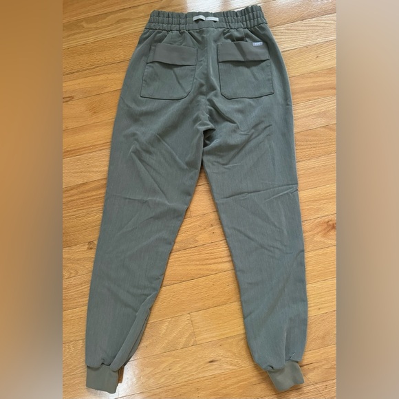 FIGS HEATHERED OLIVE SCRUB SET XS - Picture 6 of 9